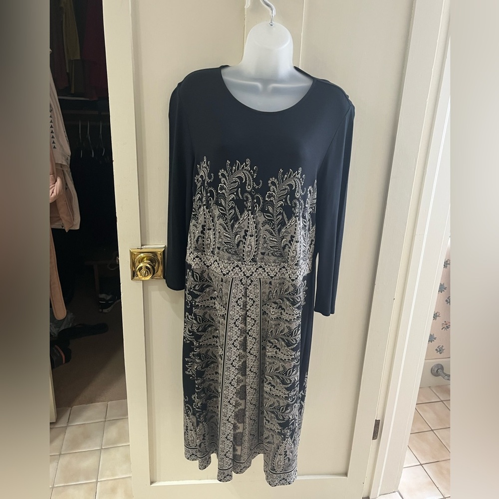 Elegant Black and Gray Patterned Dress